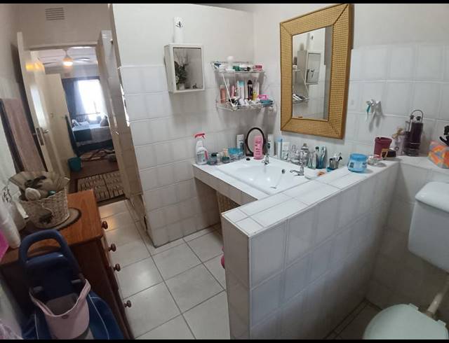 3 BEDROOM APARTMENT FOR SALE IN UVONGO BEACH